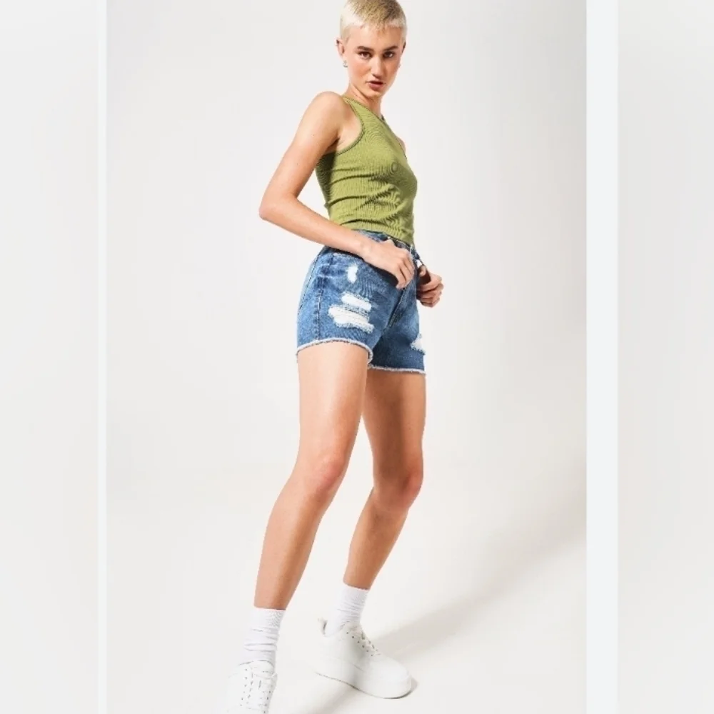Good American denim shorts